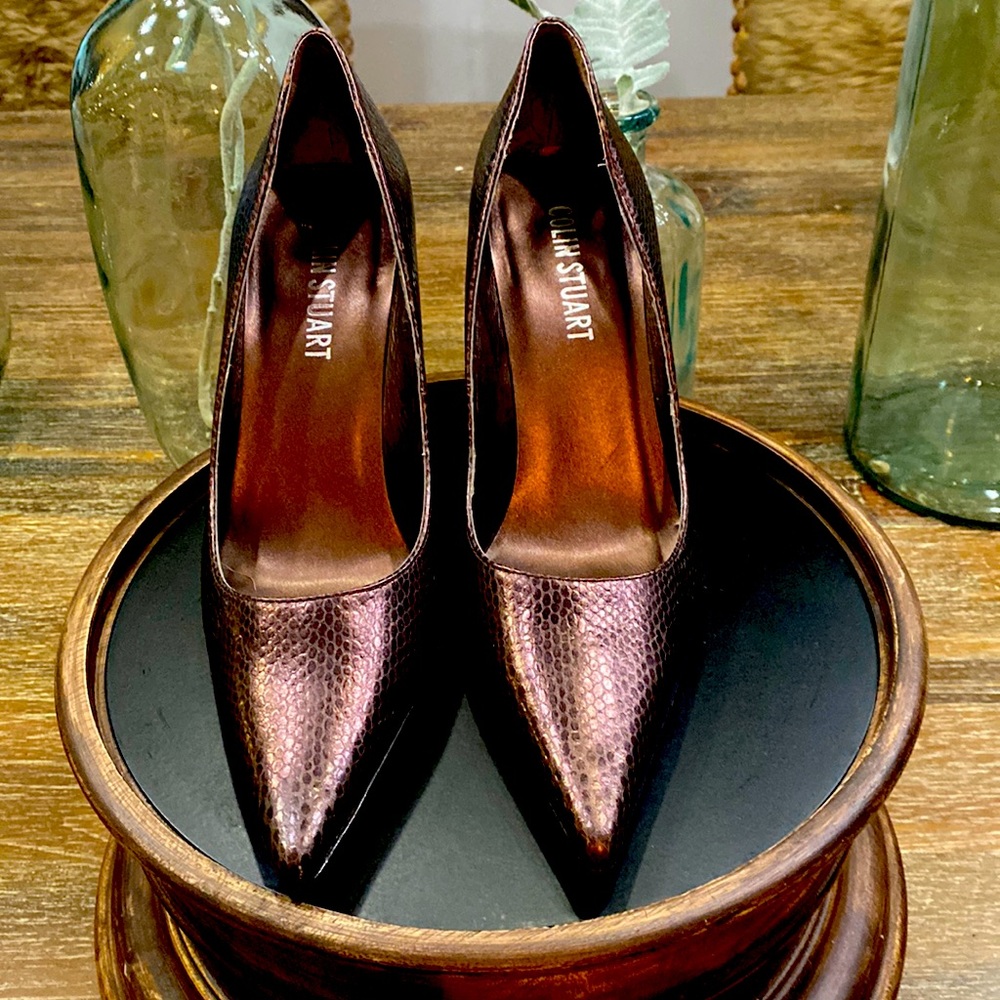 Gorgeous metallic brown, “COLIIN STUART”  Beautiful pair👠👠